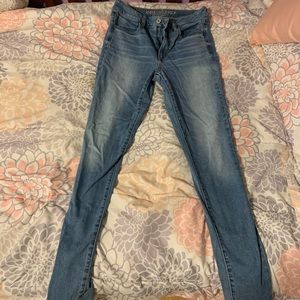 Light wash American Eagle skinny jeans